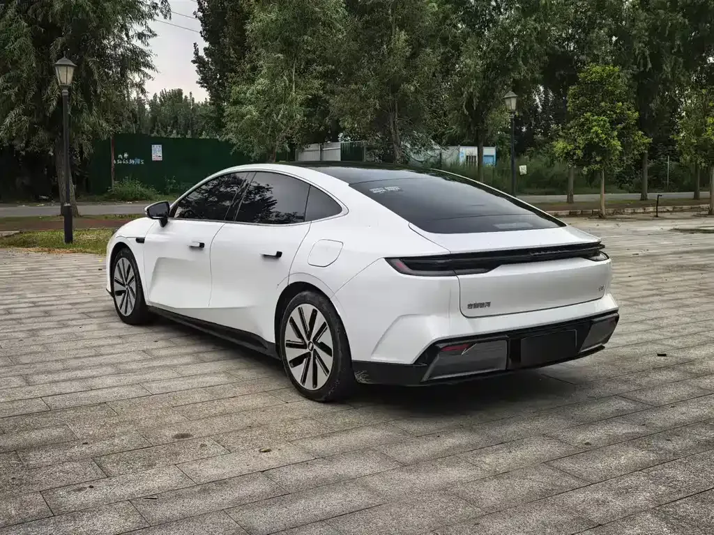 Geely Galaxy E8 — фото 4