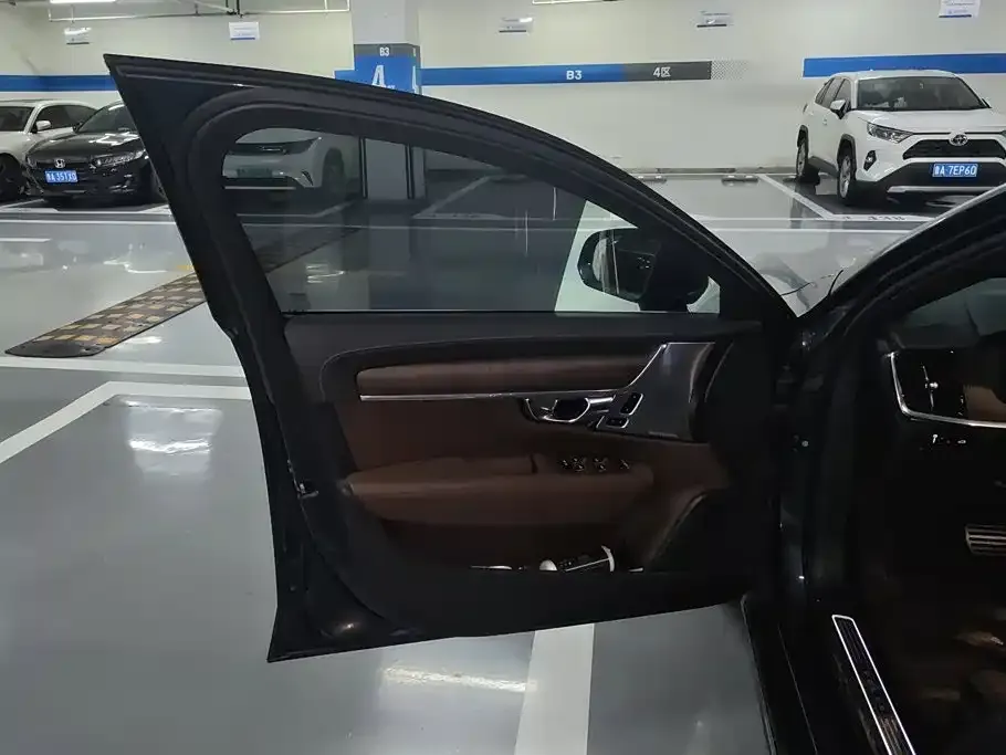 Volvo S90 — фото 10