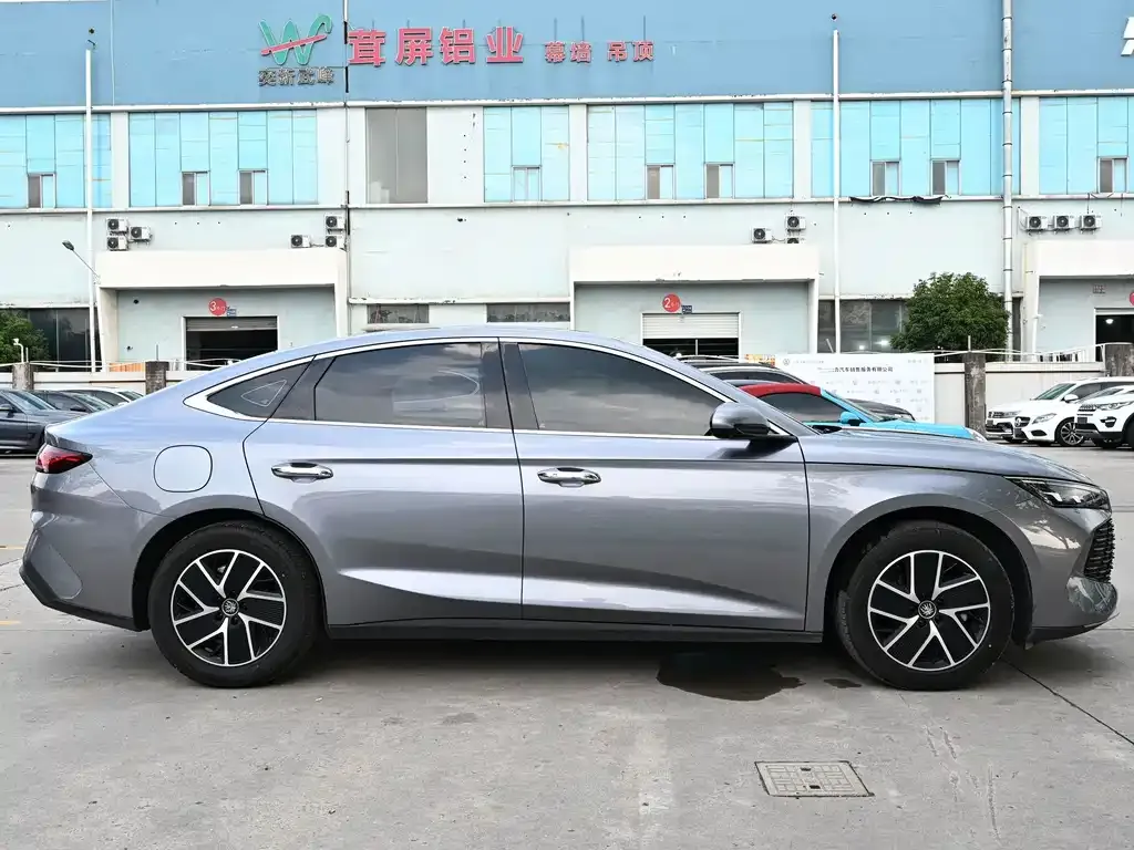 BYD Qin L — фото 10