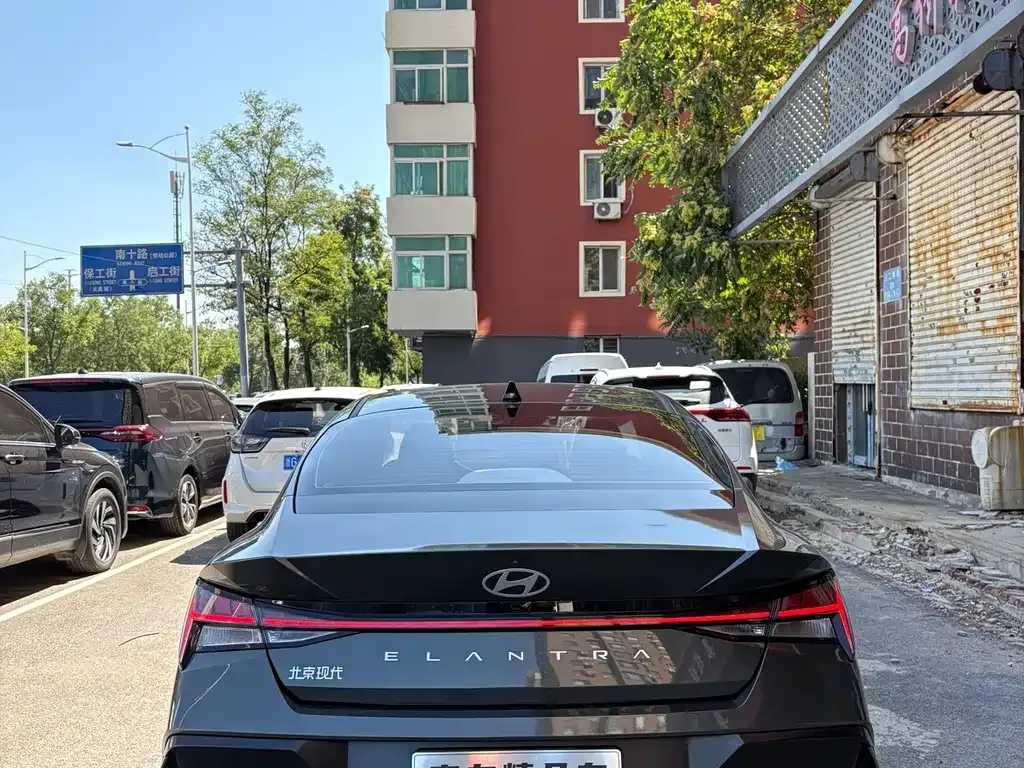 Hyundai Elantra — фото 2