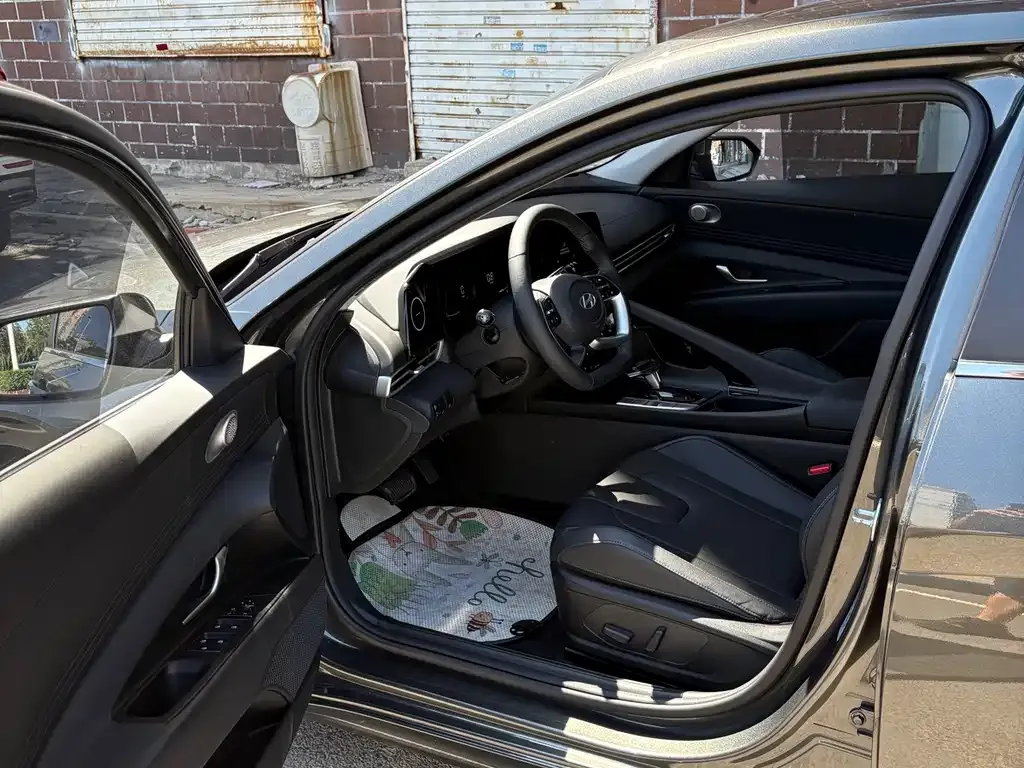 Hyundai Elantra — фото 3