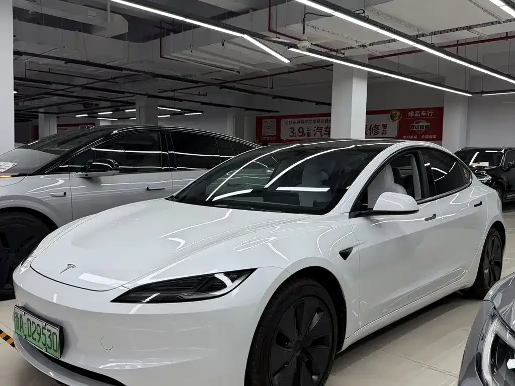 Tesla Model 3 — фото 1
