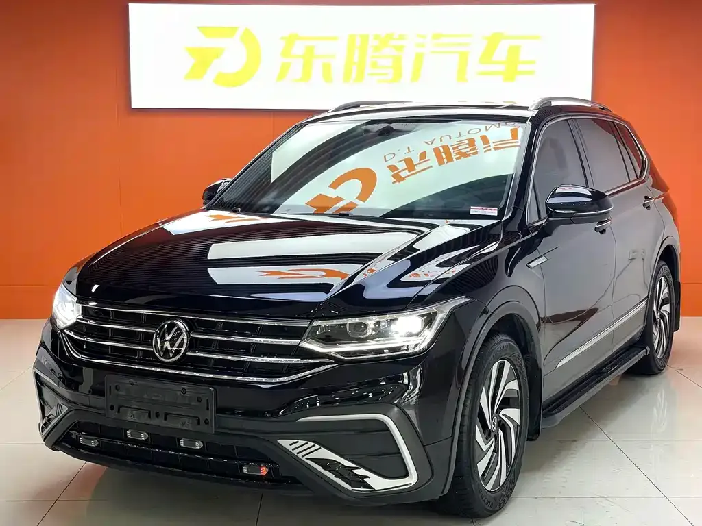 Volkswagen Tiguan L — фото 1