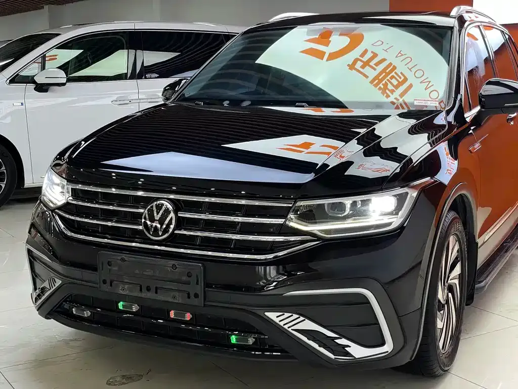Volkswagen Tiguan L — фото 5