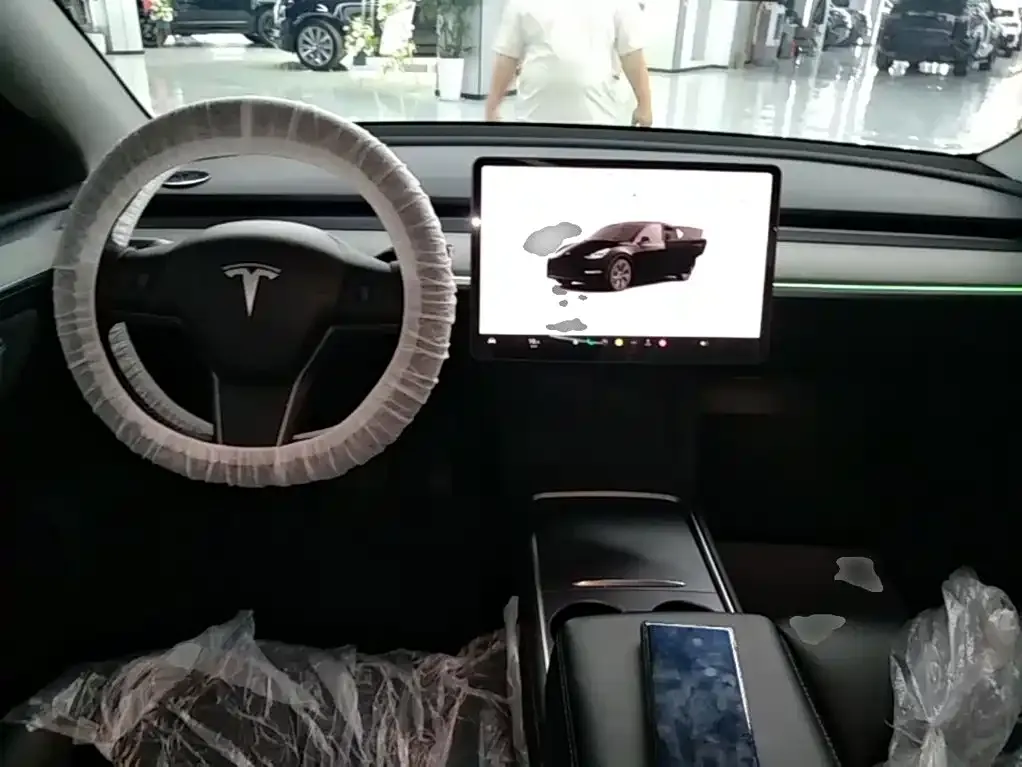 Tesla Model Y — фото 6