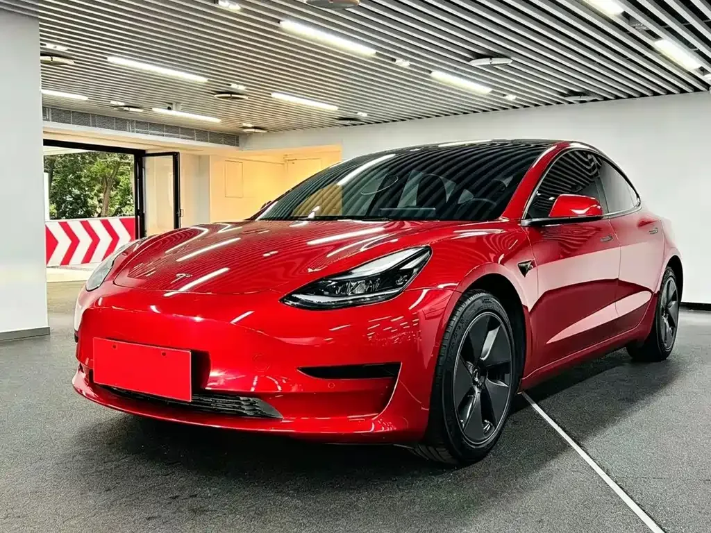 Tesla Model 3 — фото 1