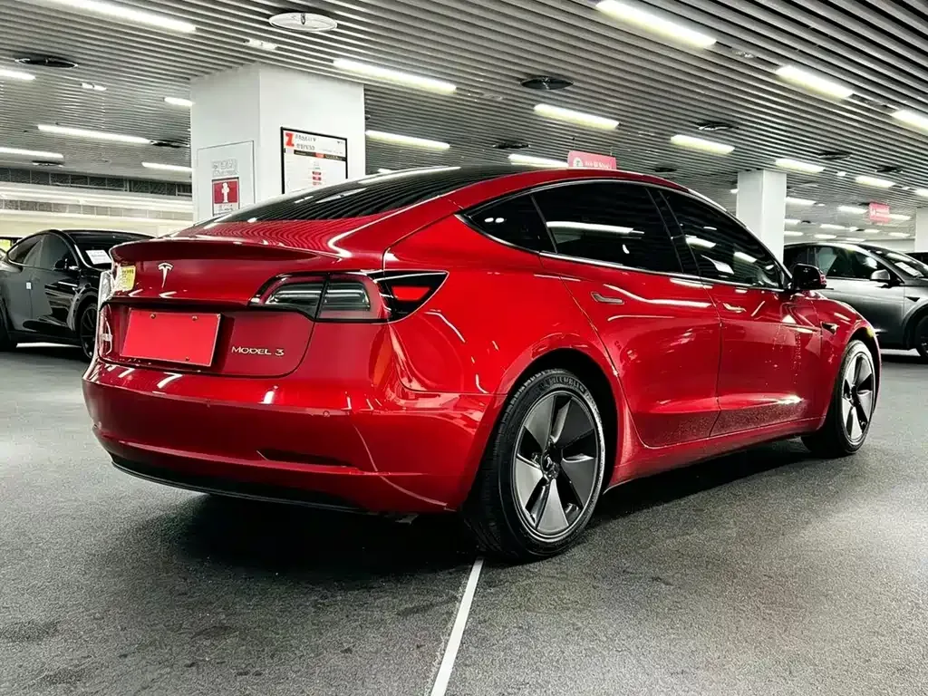 Tesla Model 3 — фото 9