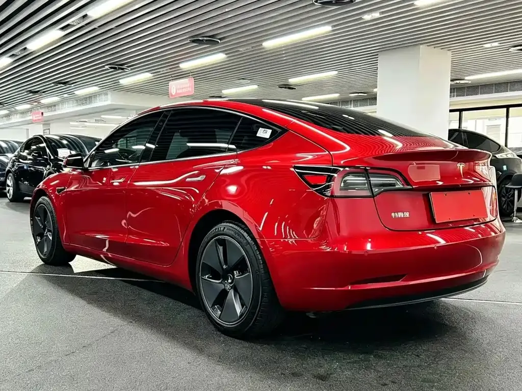 Tesla Model 3 — фото 5