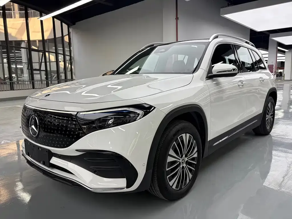 Mercedes-Benz EQB — фото 1