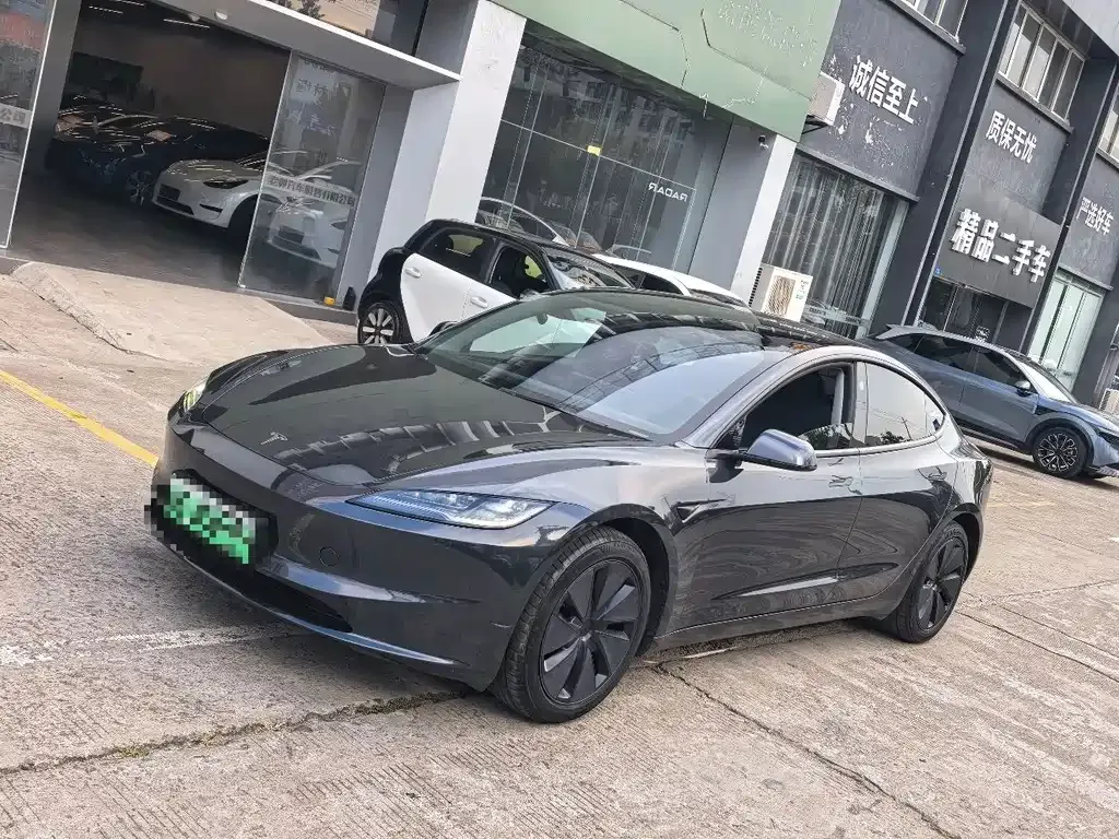 Tesla Model 3 — фото 1