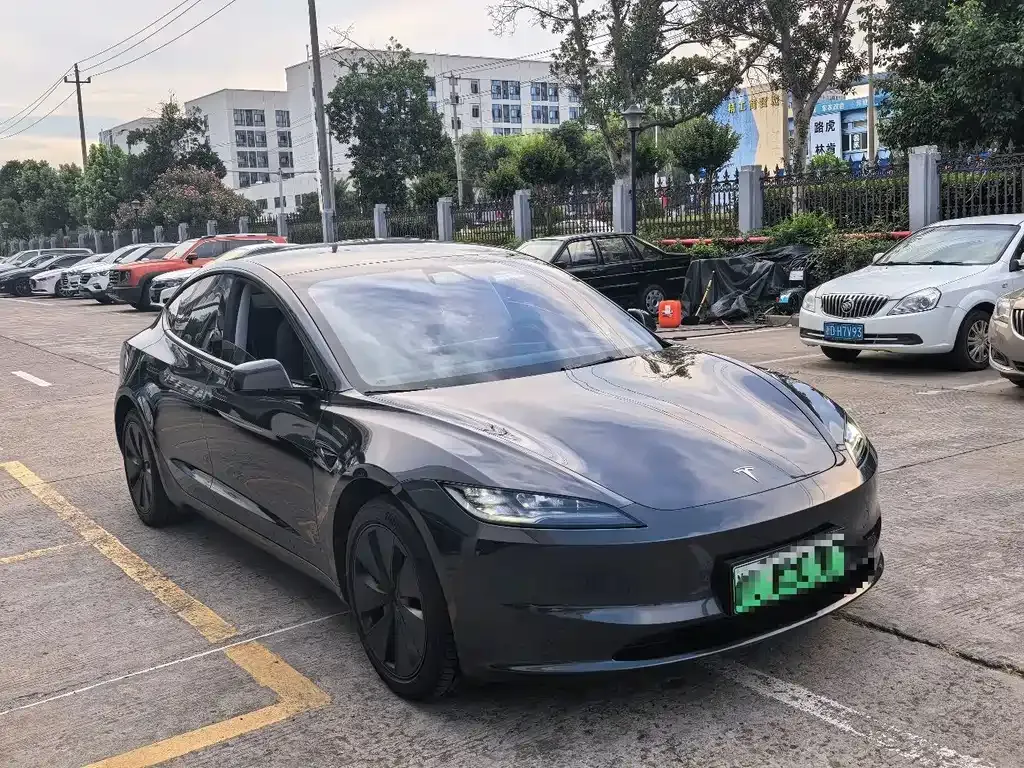 Tesla Model 3 — фото 10
