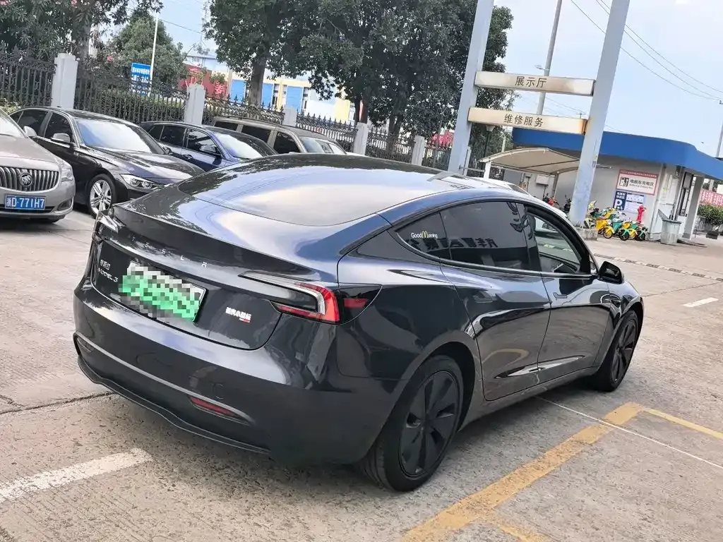 Tesla Model 3 — фото 9