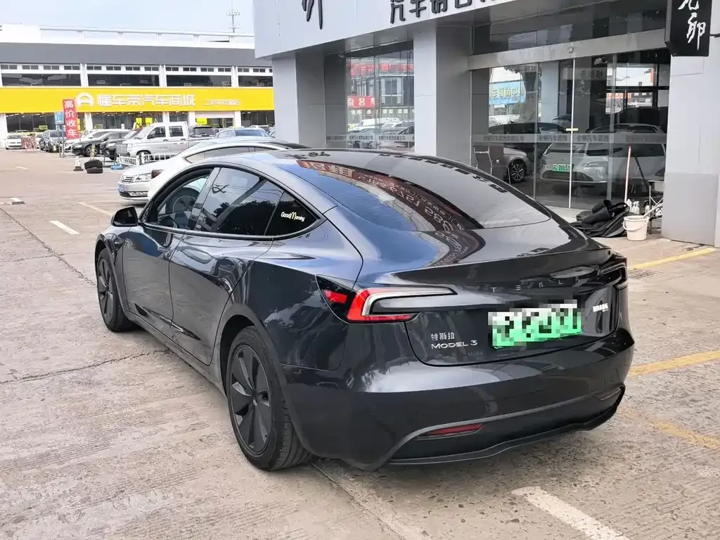 Tesla Model 3 — фото 4