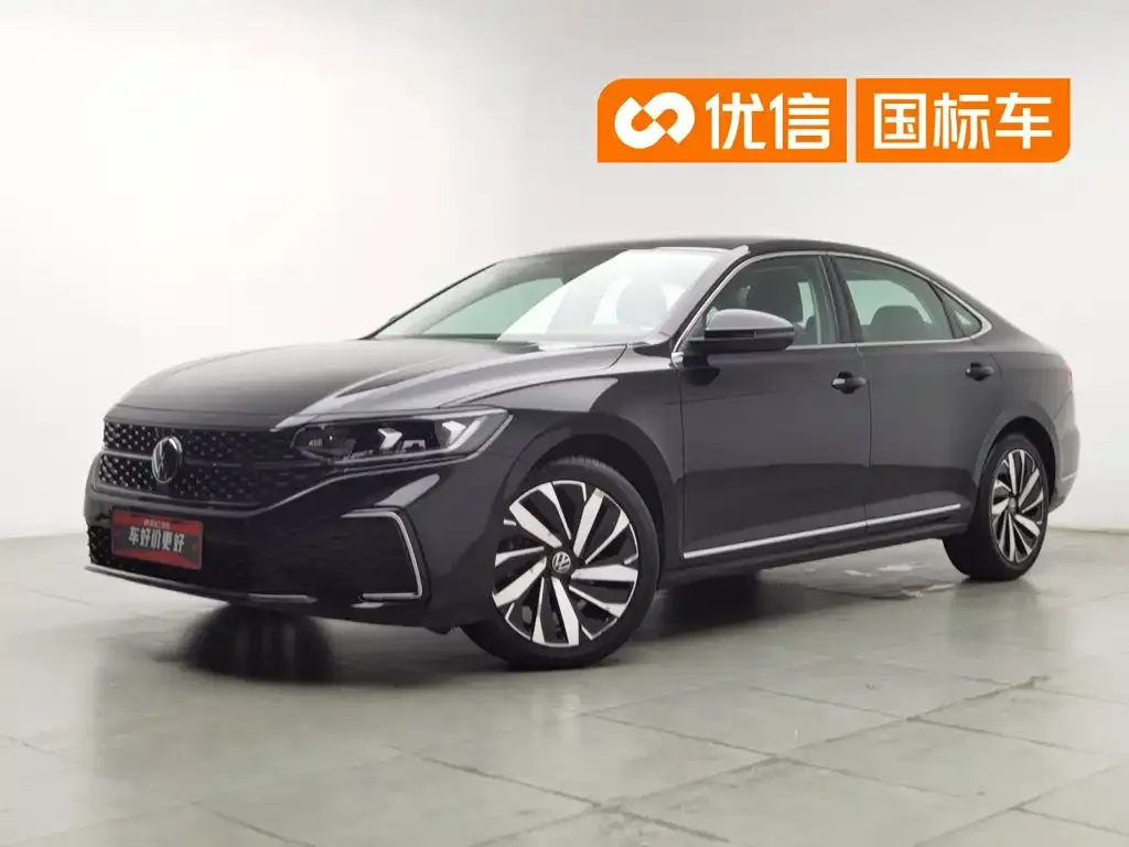 Volkswagen Passat — фото 1