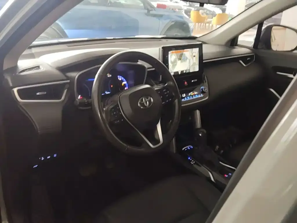 Toyota Corolla Cross — фото 4