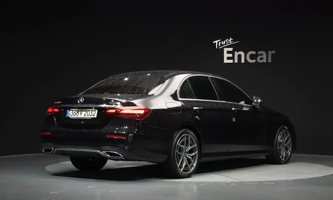 Mercedes-Benz E-Class — фото 2