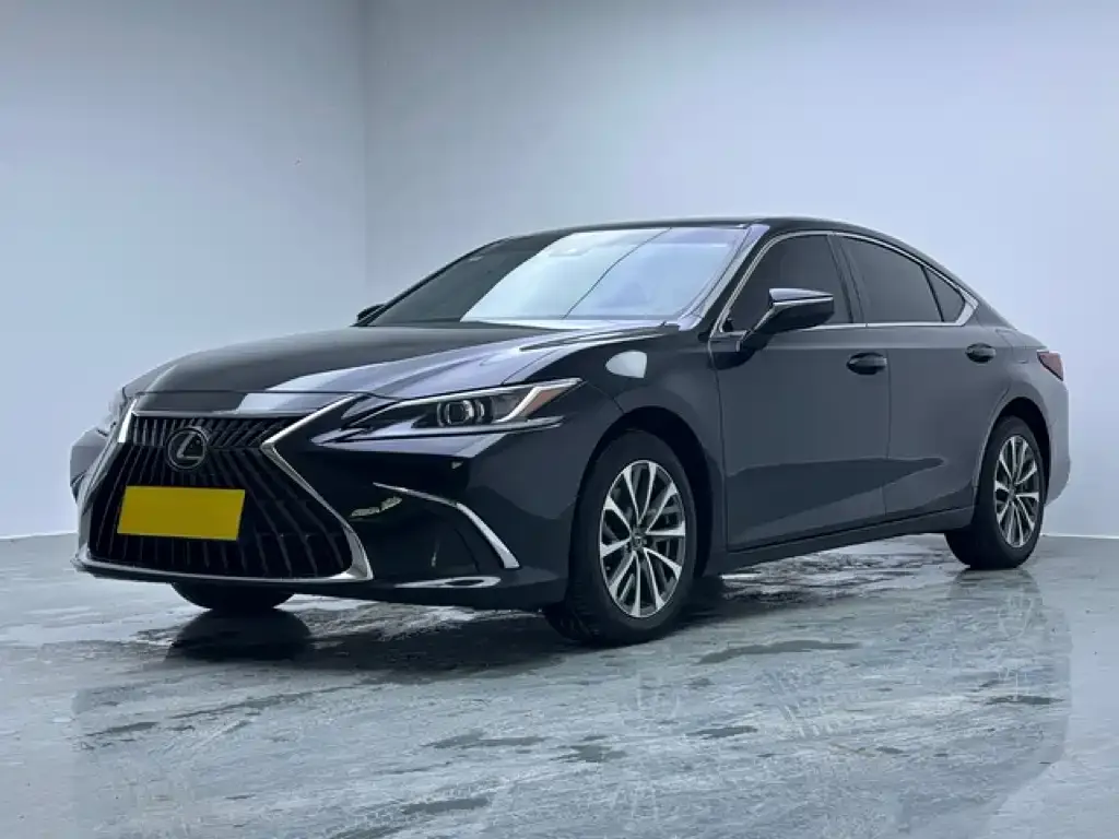 Lexus ES — фото 1