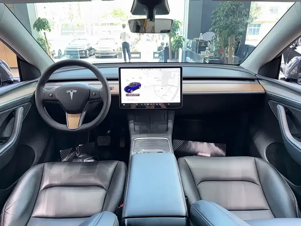 Tesla Model Y — фото 5
