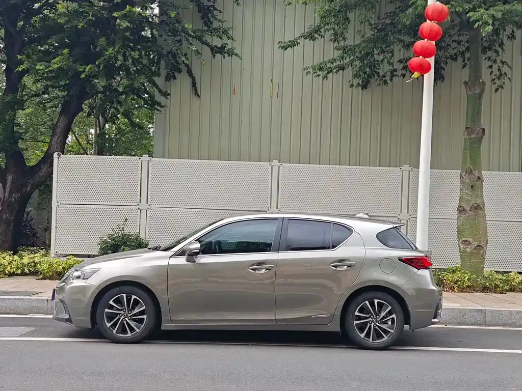 Lexus CT — фото 10