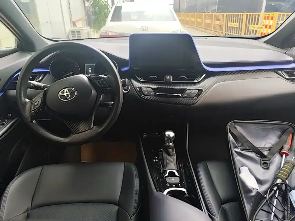 Toyota C-HR — фото 10