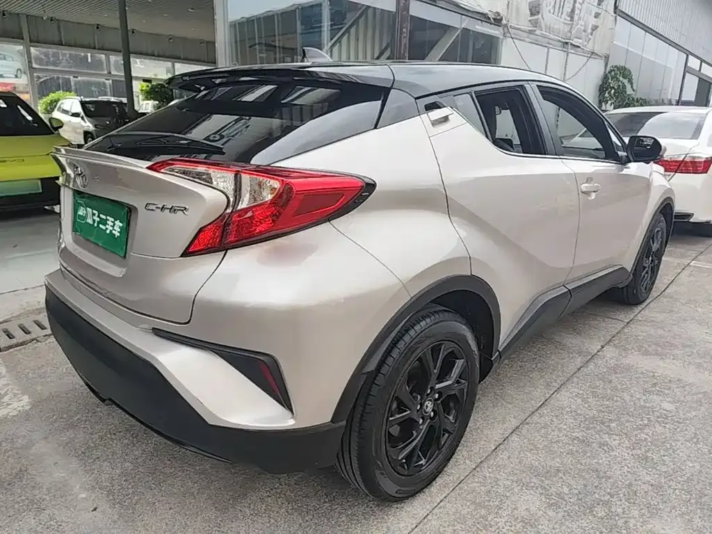 Toyota C-HR — фото 2