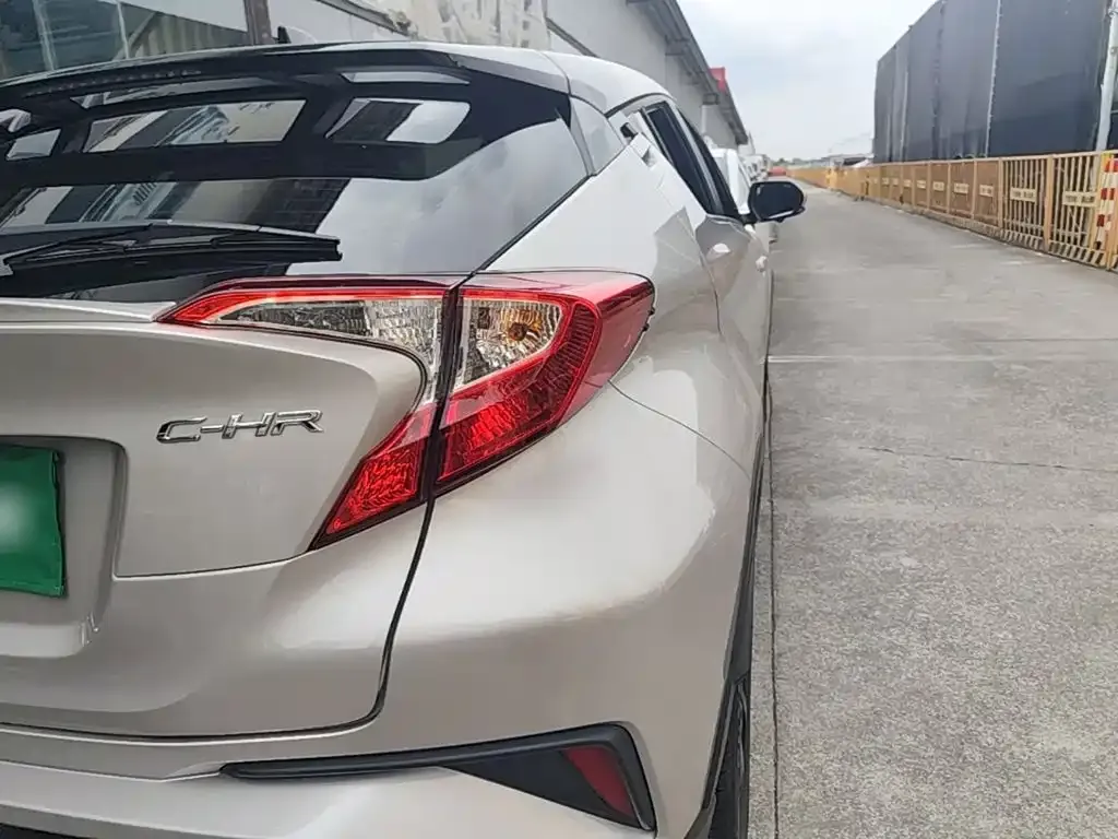 Toyota C-HR — фото 6