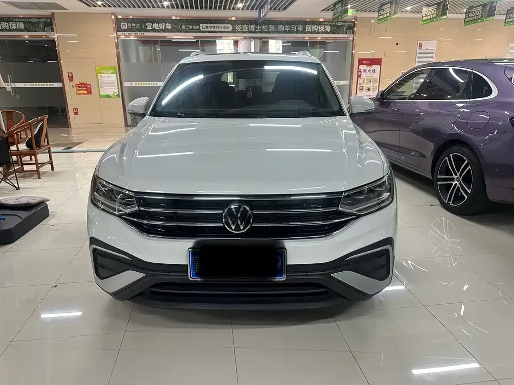 Volkswagen Tiguan L — фото 2