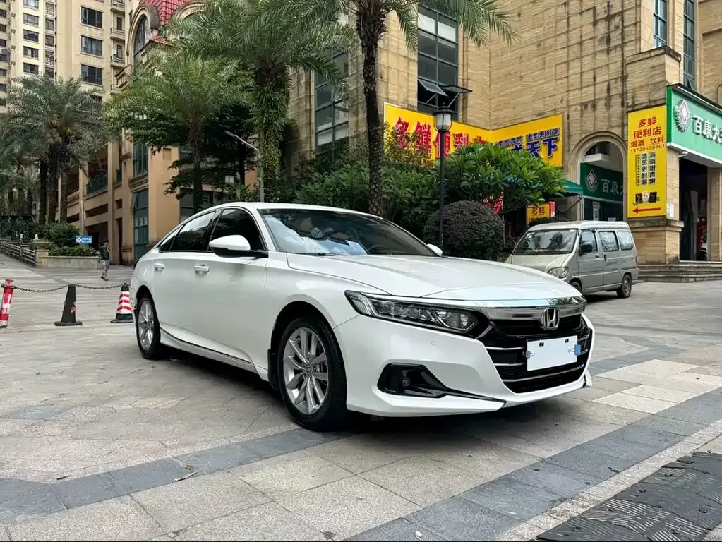 Honda Accord — фото 1