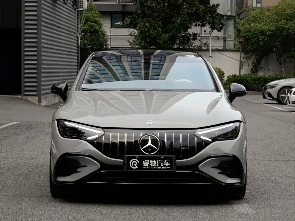 Mercedes-Benz EQE AMG — фото 2