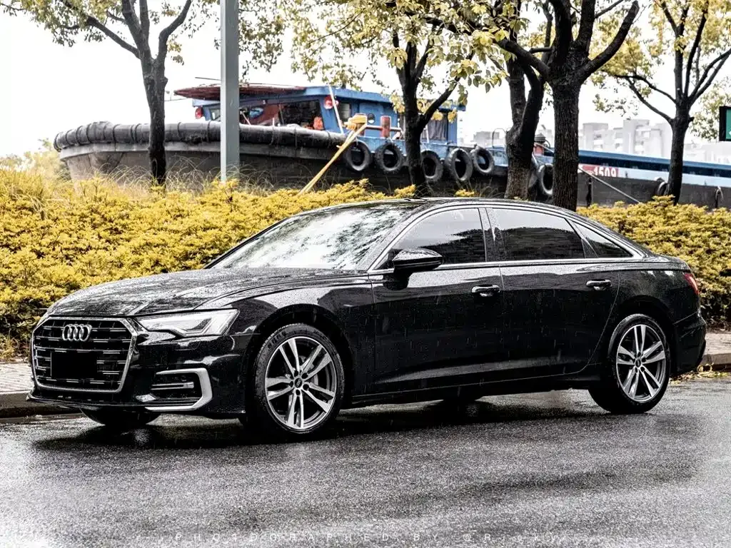 Audi A6L — фото 1