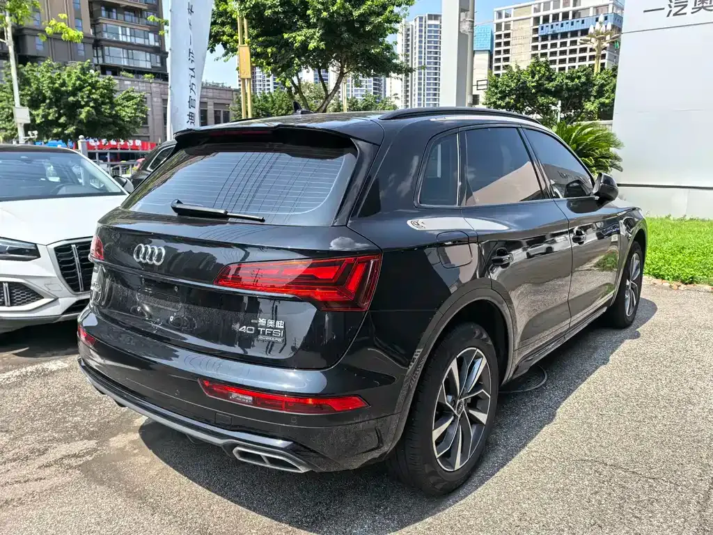 Audi Q5L — фото 8
