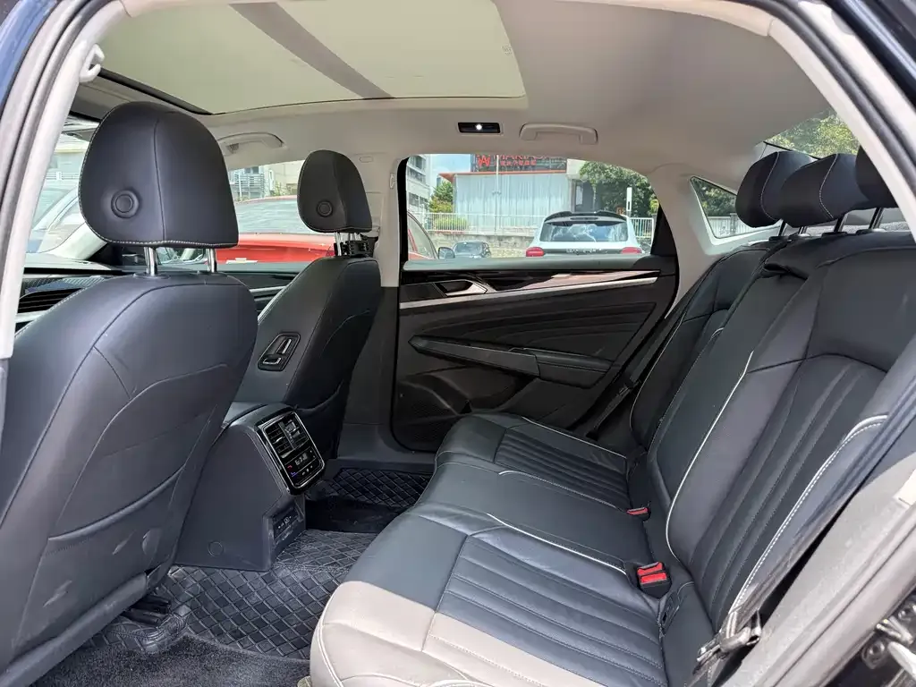 Volkswagen Passat — фото 7