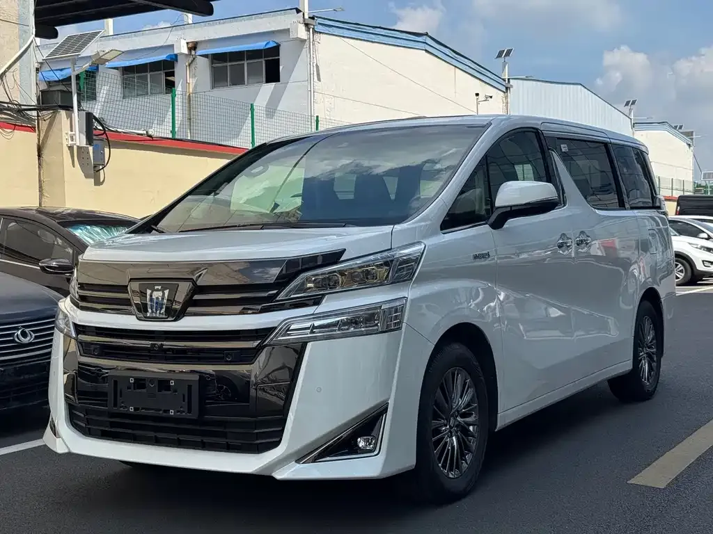 Toyota Vellfire — фото 1