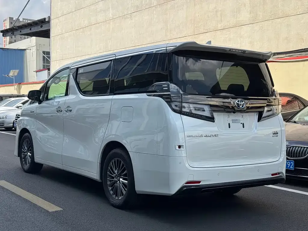 Toyota Vellfire — фото 6
