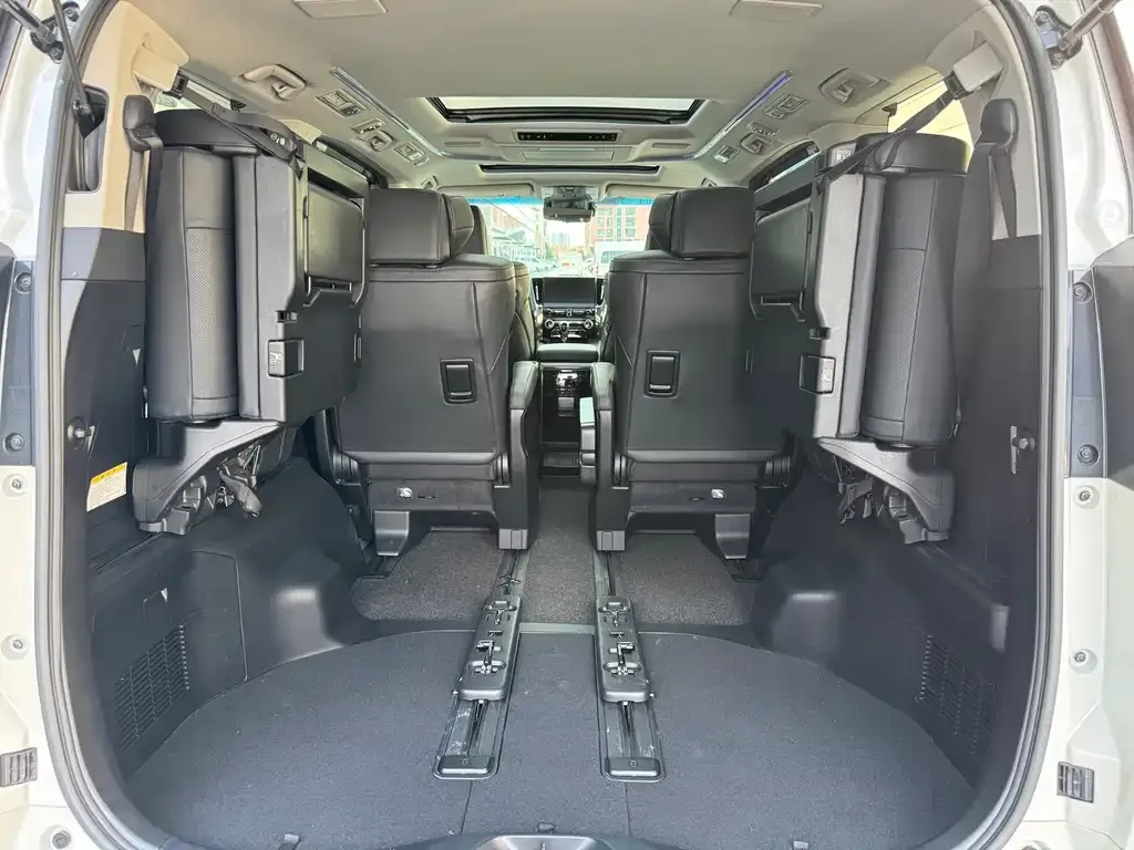 Toyota Vellfire — фото 3