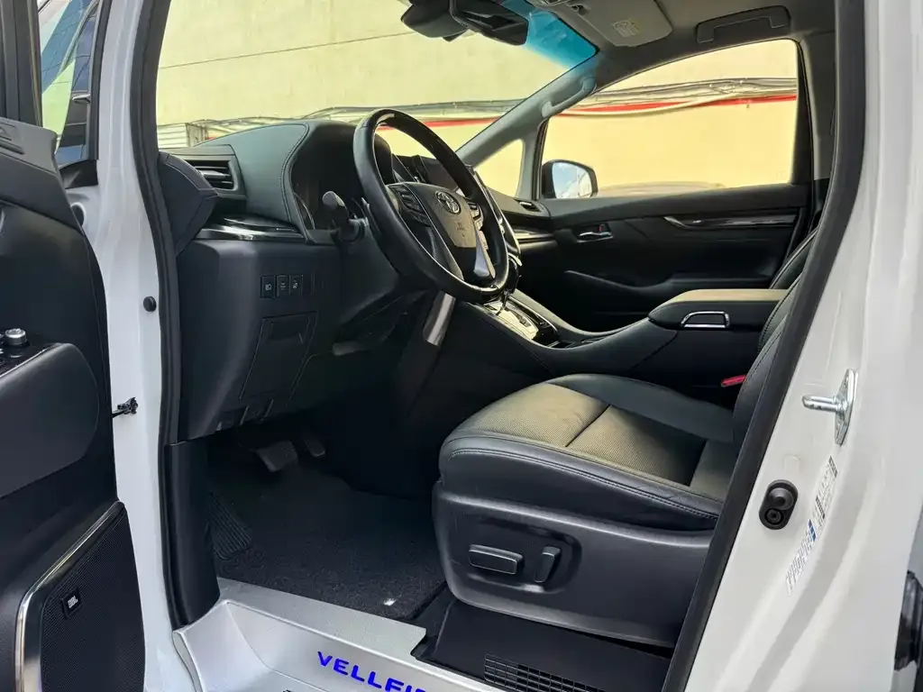 Toyota Vellfire — фото 7