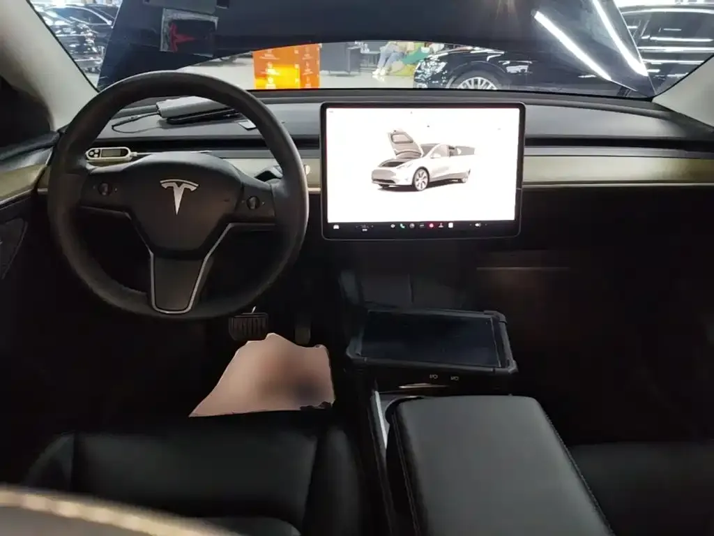 Tesla Model Y — фото 2