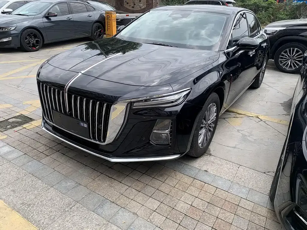 Hongqi H5 — фото 1