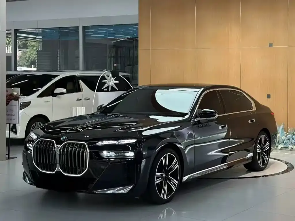BMW 7 Series — фото 1