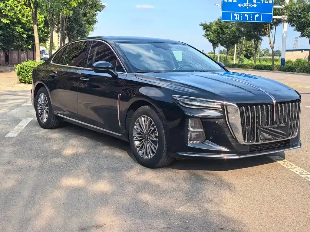 Hongqi H5 — фото 1