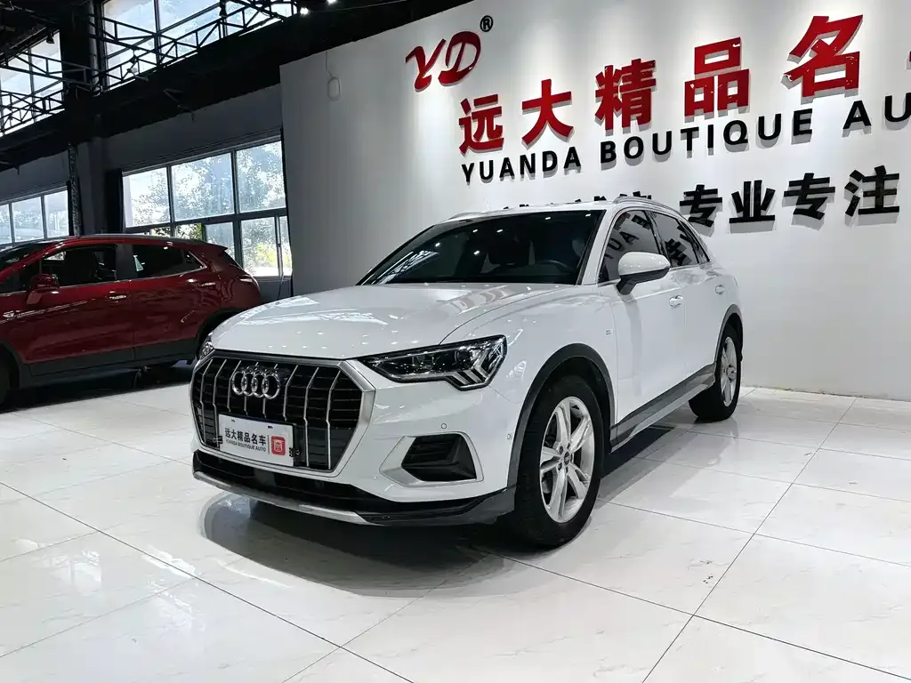 Audi Q3 — фото 1