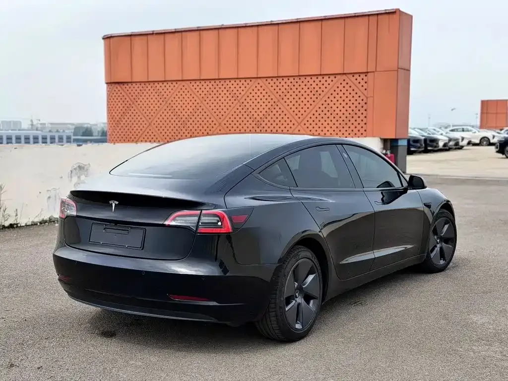 Tesla Model 3 — фото 4