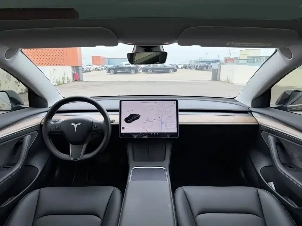 Tesla Model 3 — фото 3