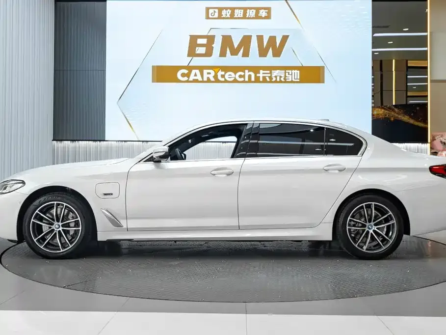 BMW 5 Series New Energy — фото 2