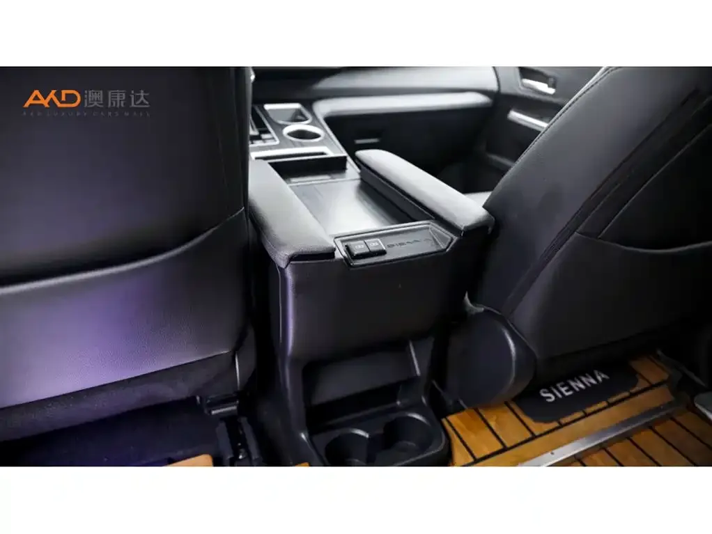 Toyota Sienna — фото 4