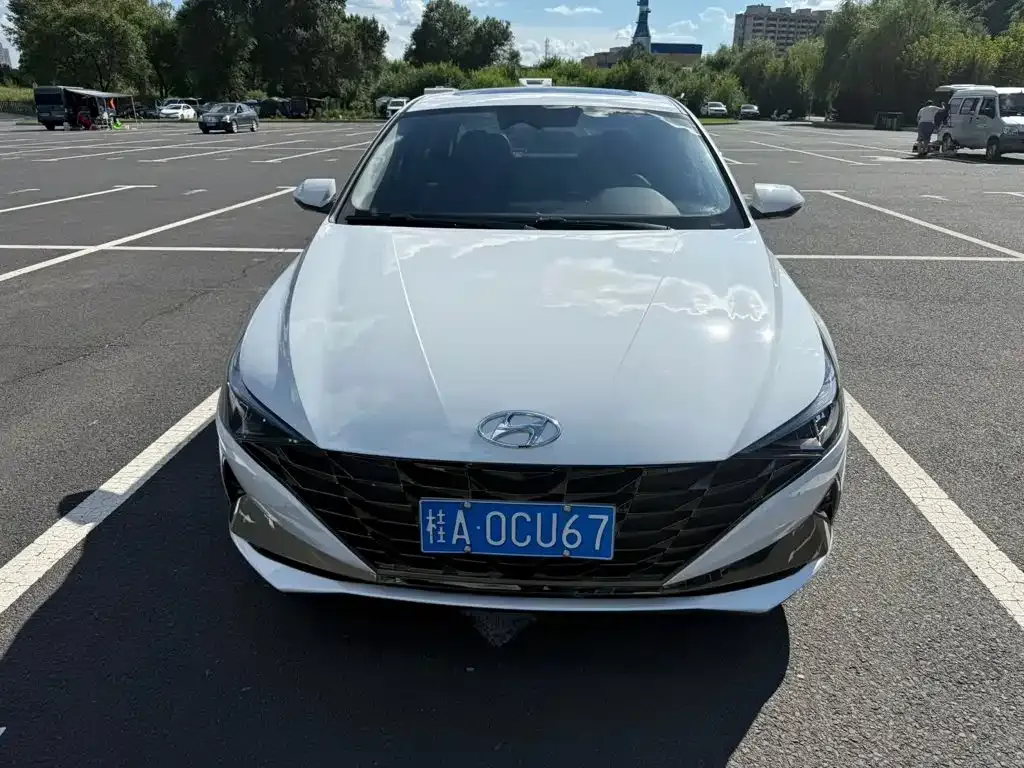 Hyundai Elantra — фото 10