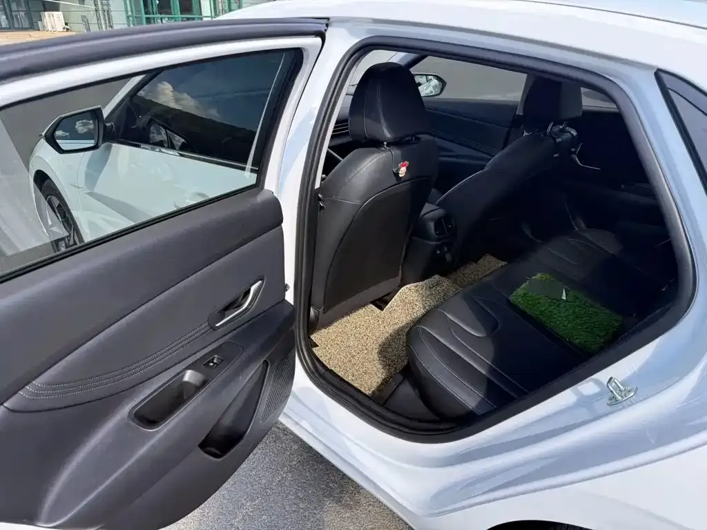 Hyundai Elantra — фото 4