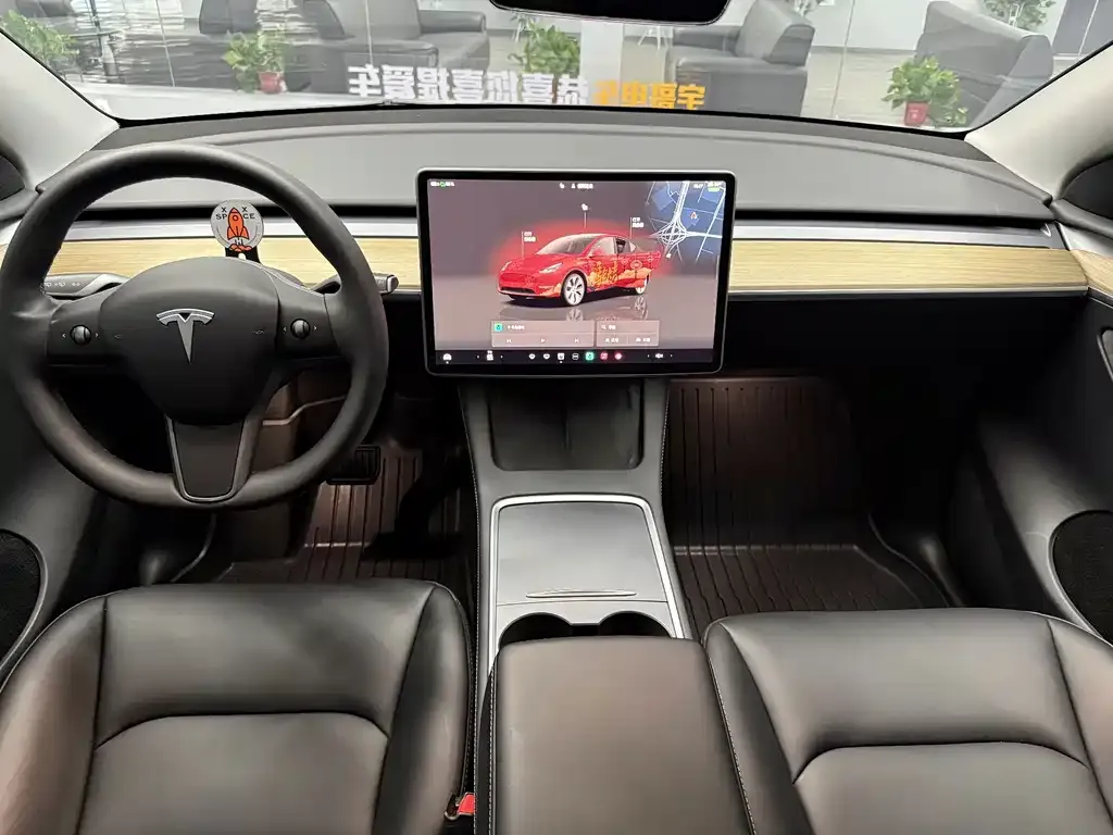 Tesla Model Y — фото 7