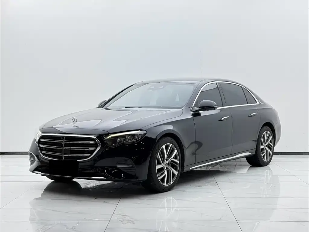 Mercedes-Benz E-Class — фото 1