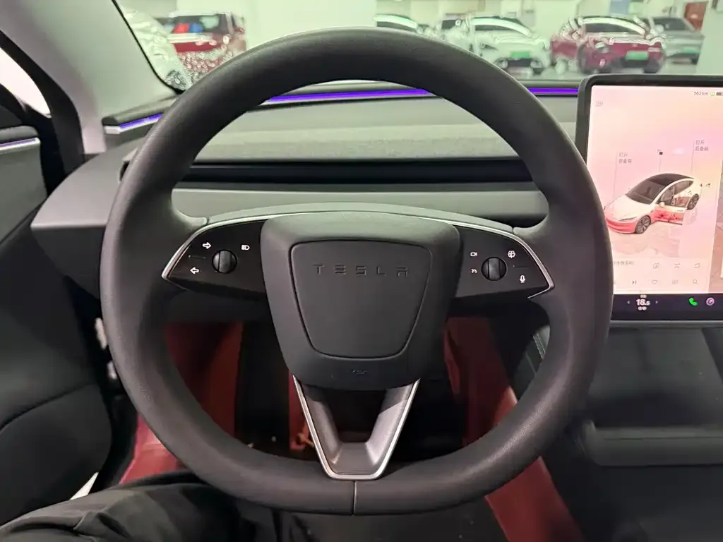 Tesla Model 3 — фото 4